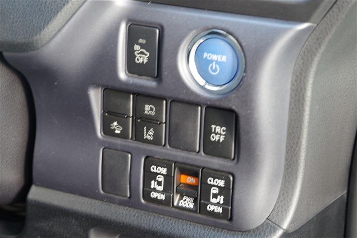 TOYOTA VOXY HV V CH0000061445