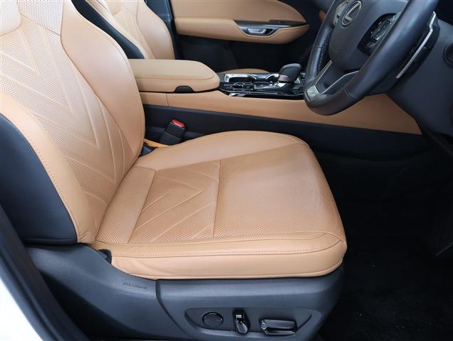 LEXUS NX HYBRID Version L CH0000060665