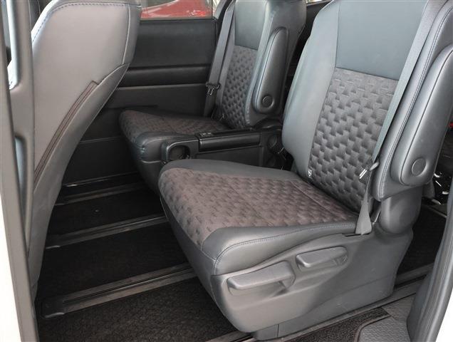 TOYOTA VOXY S-Z CH0000057476