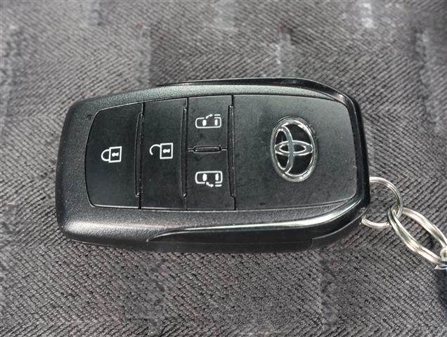 TOYOTA VOXY S-Z CH0000057476