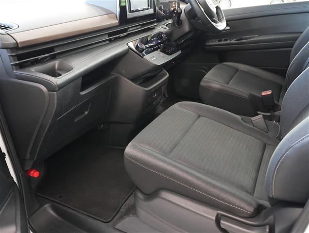 NISSAN SERENA e-POWER Highway Star V CH0000057763