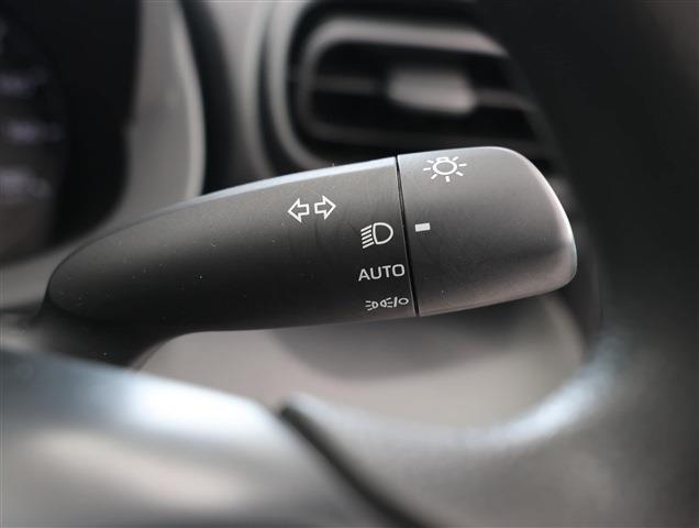 TOYOTA YARIS Hybrid X CH0000061990